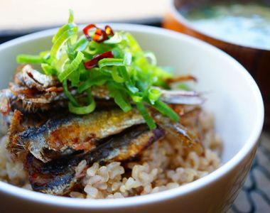 簡單美食《沙丁魚丼》好吃到可以殺死男人的丼飯!? 簡單美食《沙丁魚丼》好吃到可以殺死男人的丼飯!?