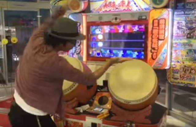 真強者挑戰《太鼓達人跳戀舞》原來這首歌要這樣風騷操作才對啊…