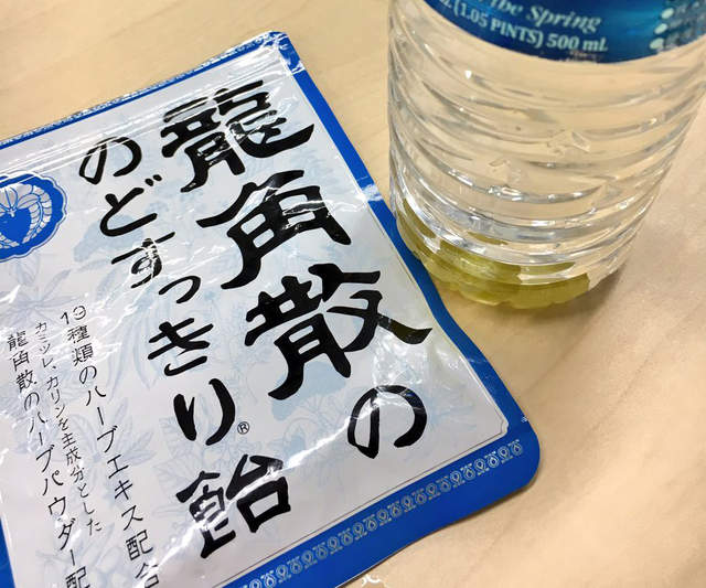 推特話題《龍角散喉糖水》喉嚨痛時的急救對策引發鄉民們模仿