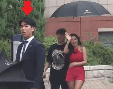 根本是暖男阿《MAMAMOO華莎保鑣的貼心行為》暖到網友戀愛了♥ 根本是暖男阿《MAMAMOO華莎保鑣的貼心行為》暖到網友戀愛了♥