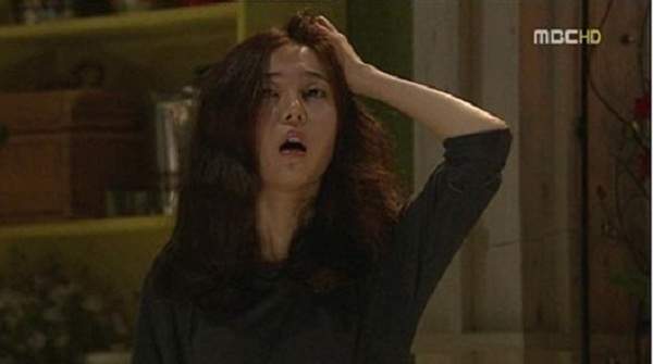 《睡覺時會不知不覺做的事》邊睡邊講話讓人超想貓一拳阿........