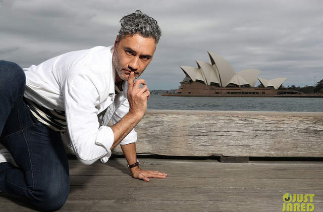 《雷神索爾3：諸神黃昏》鬼才導演Taika Waititi 也是漫威最三八的一個w