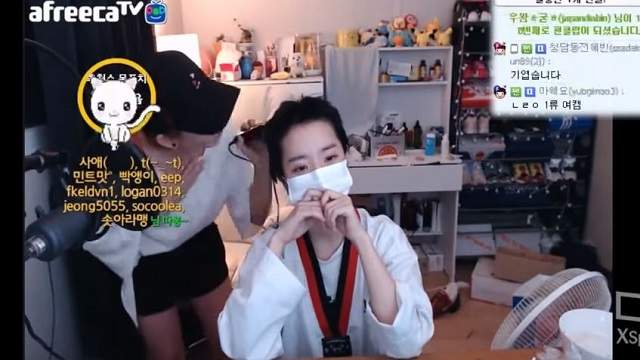 說到做到《賭輸了在直播中剃頭》正妹實況主就這樣變成硬漢了(￣▽￣)