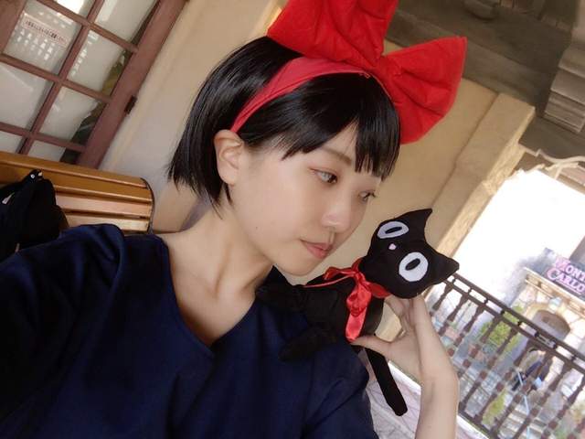 在日本也可以玩《魔女宅急便COSPLAY》背景果然要走歐洲風格才完美…… 在日本也可以玩《魔女宅急便COSPLAY》背景果然要走歐洲風格才完美……