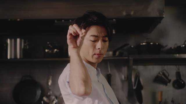 《高橋一生》3分鐘料理廣告　這熟悉的撒鹽動作是...www