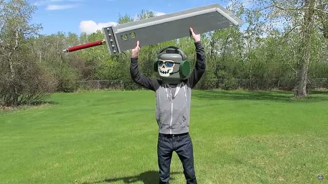 樂高達人打造《FF7破壞劍》雖然看起來威猛但其實超脆弱