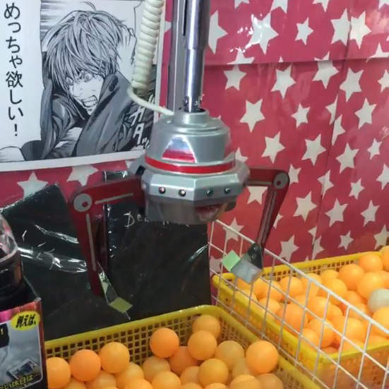 《夾娃娃機的奇蹟瞬間》究竟這樣能不能拿到獎品呢？(((^艸^)))