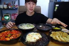 吃放秘密《韓國BJ分享拍片成本》其實在鏡頭前吃的不是食物是錢阿(´⊙ω⊙`) 吃放秘密《韓國BJ分享拍片成本》其實在鏡頭前吃的不是食物是錢阿(´⊙ω⊙`)