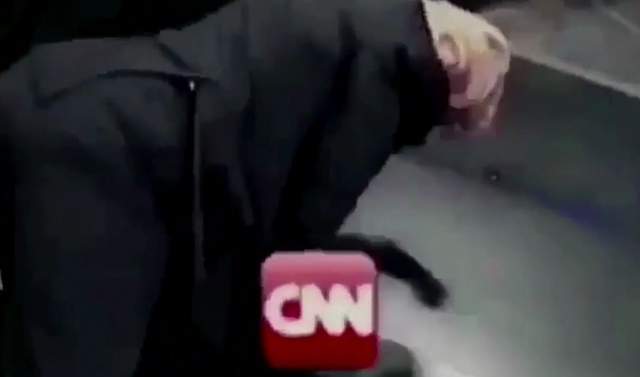 《川普分享痛扁CNN影片》全世界都看傻了眼.....