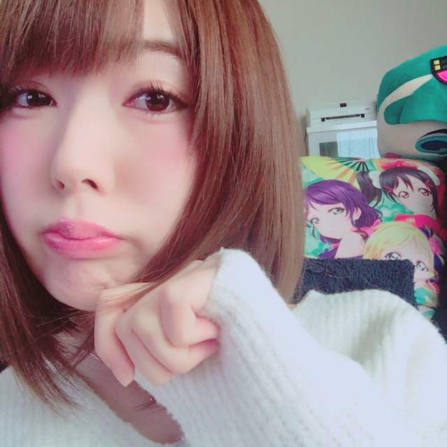 穿上雷姆痛T《波多野結衣是個宅宅》不但愛玩遊戲還大曬工口本 - 圖片2 穿上雷姆痛T《波多野結衣是個宅宅》不但愛玩遊戲還大曬工口本 - 圖片2