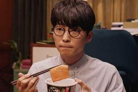 平匡復活《星野源泡麵廣告》獨居單身男子與可愛狐狸女展開同居生活❤ 平匡復活《星野源泡麵廣告》獨居單身男子與可愛狐狸女展開同居生活❤