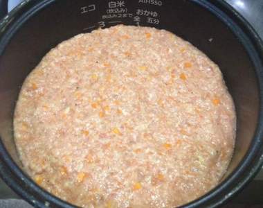 料理悲劇《電鍋漢堡肉》份量沒抓好就等著迎接肉塊地獄...... 料理悲劇《電鍋漢堡肉》份量沒抓好就等著迎接肉塊地獄......