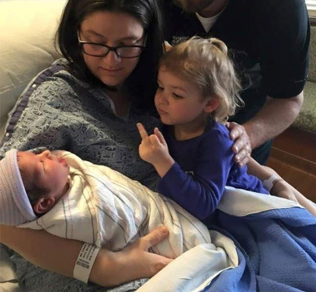 《孩子面對新生弟弟妹妹的反應》孩子就是這麼誠實ww