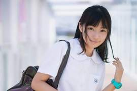 《萌系姐姐小明》白襯衫加方格裙似乎有點復古風的感覺呢 《萌系姐姐小明》白襯衫加方格裙似乎有點復古風的感覺呢