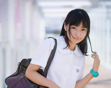 《萌系姐姐小明》白襯衫加方格裙似乎有點復古風的感覺呢 《萌系姐姐小明》白襯衫加方格裙似乎有點復古風的感覺呢