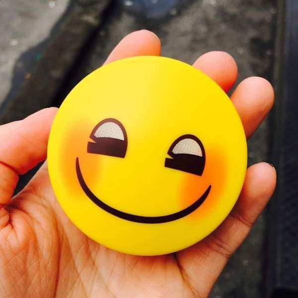 心情標記錄體化《innisfree emoji蜜粉》讓你用蜜粉盒表達當日心情的寫照♥ - 圖片1