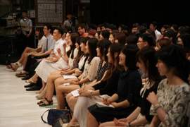 媒體揭曉《節目中連觀眾群也是臨演》到底現在節目還有什麼是真的...... 媒體揭曉《節目中連觀眾群也是臨演》到底現在節目還有什麼是真的......