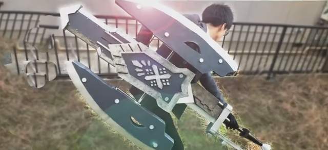 《實做魔物獵人充能斧》電動變型注意不是電腦動畫喔XD 《實做魔物獵人充能斧》電動變型注意不是電腦動畫喔XD