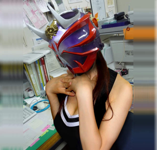 《地毯畫家是爆乳美女》脾氣超不好但是我完全可以www