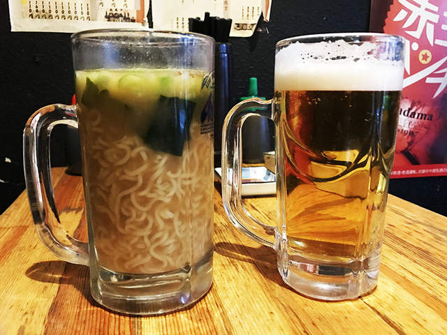 外觀超難吃《啤酒杯拉麵》絕對不是碗不夠用的衝擊料理
