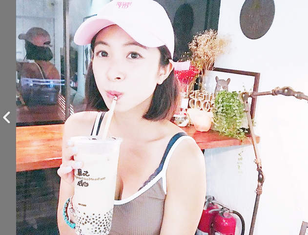 《珍奶姐姐》看著美女喝一口冰涼的冷飲OMG 《珍奶姐姐》看著美女喝一口冰涼的冷飲OMG