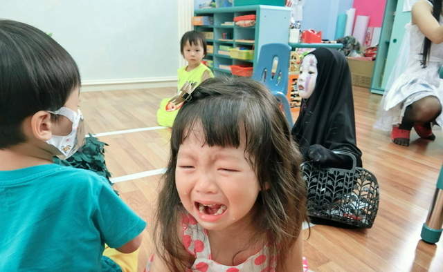 一定會嚇到同學的《幼稚園無臉男》過了一年最關心的是他們... 一定會嚇到同學的《幼稚園無臉男》過了一年最關心的是他們...