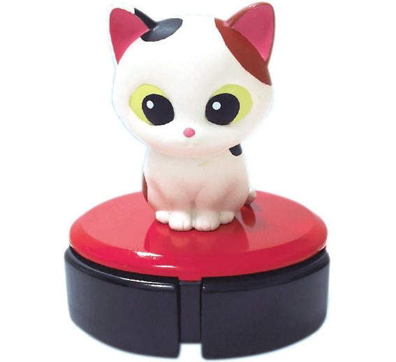 《喵的勒掃地機器人》放在桌上萌萌叫可愛還會幫你清清喔