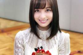 國寶畫像♡《橋本環奈手捧蛋糕美照》我就直接右鍵儲存當貼圖用惹 國寶畫像♡《橋本環奈手捧蛋糕美照》我就直接右鍵儲存當貼圖用惹
