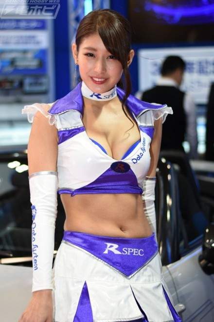 《东京车展2017》香车就该配个美人SG才对味
