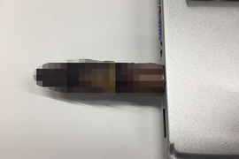 《惡靈古堡7》完成發表會參加者特典「假人手指USB」在網友眼裡怎麼看都太猥褻... 《惡靈古堡7》完成發表會參加者特典「假人手指USB」在網友眼裡怎麼看都太猥褻...