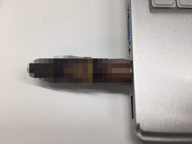 《惡靈古堡7》完成發表會參加者特典「假人手指USB」在網友眼裡怎麼看都太猥褻... 《惡靈古堡7》完成發表會參加者特典「假人手指USB」在網友眼裡怎麼看都太猥褻...