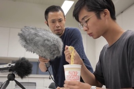 日清泡麵推出《對抗吃麵聲音的「音彥」》......我覺得聽起來更吵了耶..... 日清泡麵推出《對抗吃麵聲音的「音彥」》......我覺得聽起來更吵了耶.....