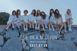 TWICE首本寫真書《ONE IN A MILLION》美照公開 這本賣腎也要購入阿~ TWICE首本寫真書《ONE IN A MILLION》美照公開 這本賣腎也要購入阿~