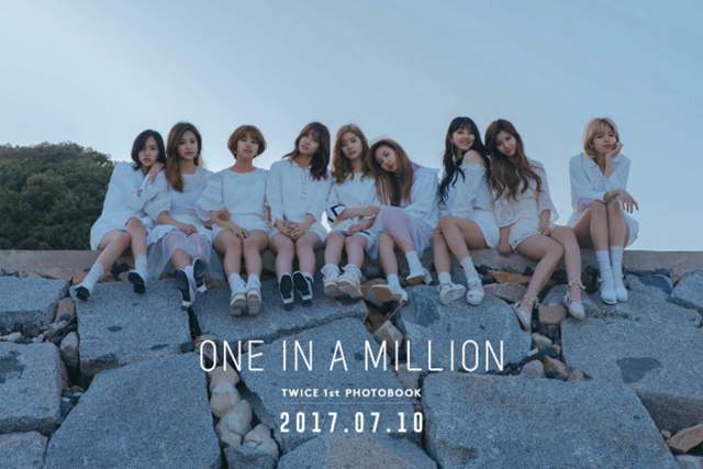 TWICE首本寫真書《ONE IN A MILLION》美照公開 這本賣腎也要購入阿~ TWICE首本寫真書《ONE IN A MILLION》美照公開 這本賣腎也要購入阿~