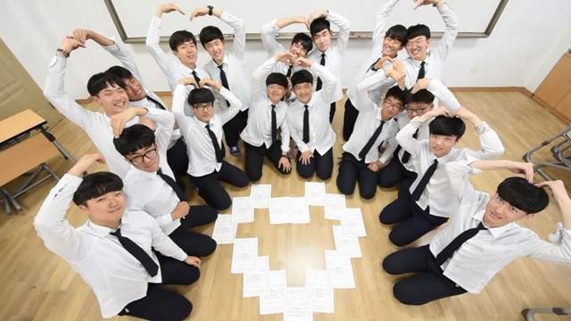 家长炎上《老师播限制级恐怖片给学生看》给三