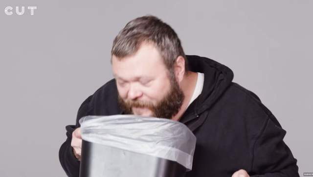 最恐怖美食《一百人挑戰吃榴槤》才吃一口就此起彼落的WTF...