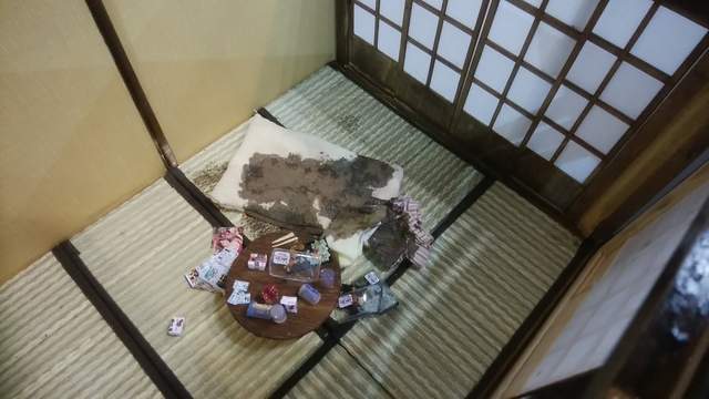 日本殯葬業者製作《孤獨死房間模型》想到自己以後可能這樣覺得好可怕…… - 圖片11