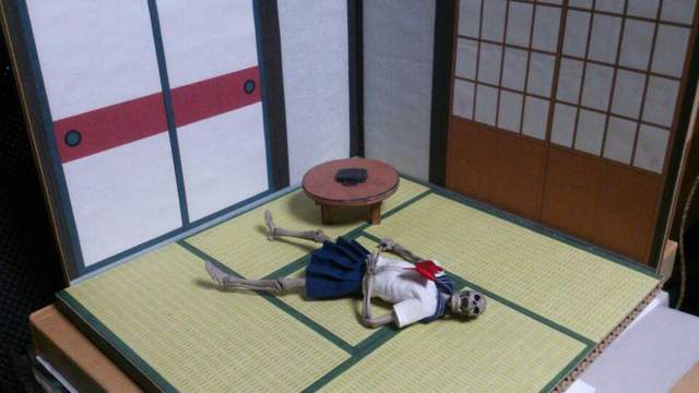 日本殯葬業者製作《孤獨死房間模型》想到自己以後可能這樣覺得好可怕…… - 圖片2