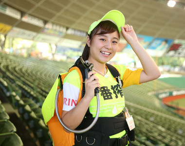 棒球場嬌點《啤酒女孩》清新可愛的球場酒促妹 其實是實力至上的重勞動工作 棒球場嬌點《啤酒女孩》清新可愛的球場酒促妹 其實是實力至上的重勞動工作