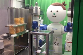 網友公司的《冰淇淋機器人》可愛機器人在販賣機裡為你服務 網友公司的《冰淇淋機器人》可愛機器人在販賣機裡為你服務