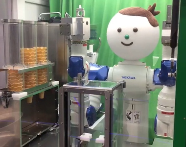 網友公司的《冰淇淋機器人》可愛機器人在販賣機裡為你服務 網友公司的《冰淇淋機器人》可愛機器人在販賣機裡為你服務