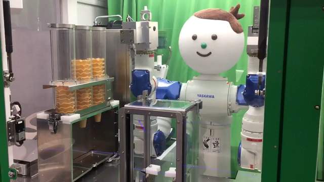 網友公司的《冰淇淋機器人》可愛機器人在販賣機裡為你服務