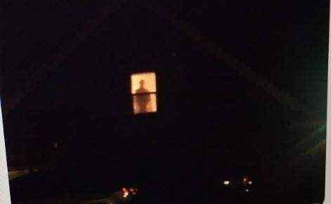 外國網友崩潰《每天晚上都有人在看我》知道真相後超無言...