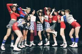 TWICE《KNOCK KNOCK卡使用方式》體驗TWICE來家裡找你玩的Happy感 TWICE《KNOCK KNOCK卡使用方式》體驗TWICE來家裡找你玩的Happy感