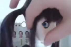 《恐怖人偶影片》突然轉過頭看你那真的會嚇破膽耶 《恐怖人偶影片》突然轉過頭看你那真的會嚇破膽耶