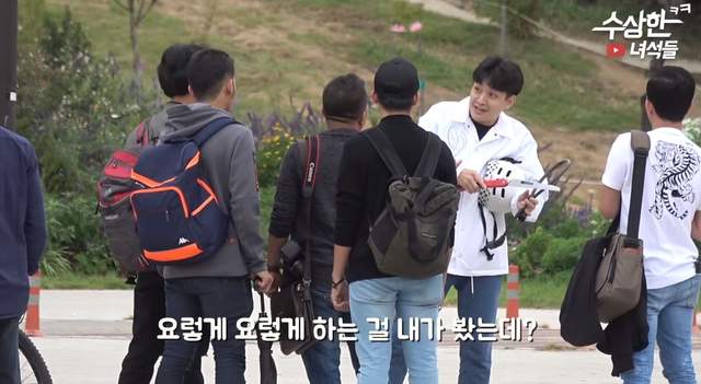 隱藏攝影機《路人請你幫忙開腳踏車鎖》結果PO主差點被圍剿....