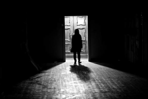 可怕經驗《陌生男子假裝狗抓門》如果當時就這樣把門打開...... 可怕經驗《陌生男子假裝狗抓門》如果當時就這樣把門打開......