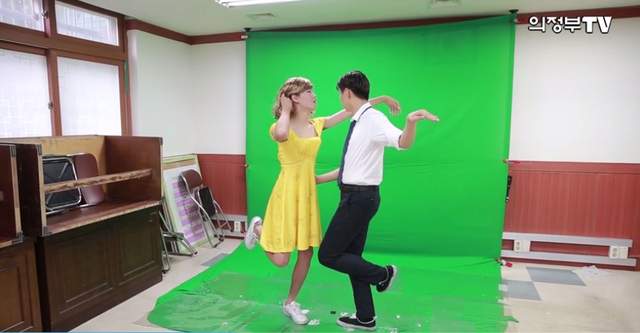 《韓國高中畢業照》出爐可不可以不要這麼認真.... 《韓國高中畢業照》出爐可不可以不要這麼認真....