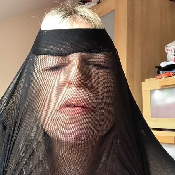 災難《裸身套頭照社群瘋傳》讓女生穿少少上傳自拍照的原因是？