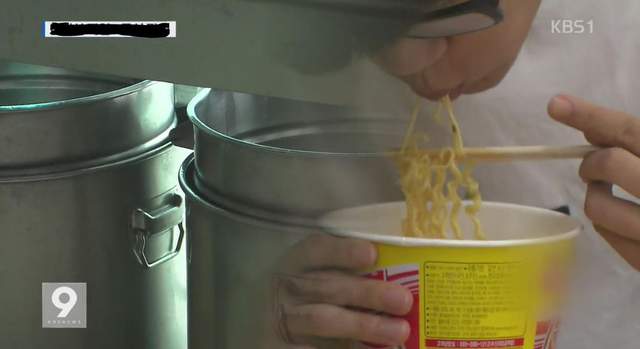 過不久即將結婚的準新娘《卻潑了室友滾燙的泡麵湯》恐怖的疑心病阿...